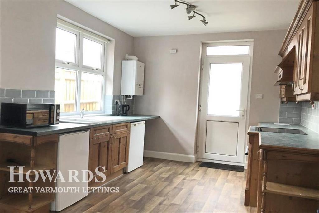 Gorleston 2 bed bungalow to rent £900 pcm (£208 pw)