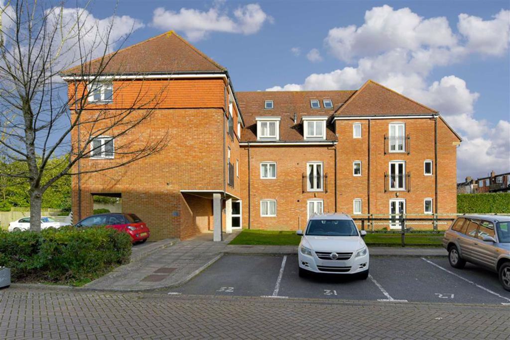 Wingfield Court, Banstead, Surrey 2 bed flat £335,000