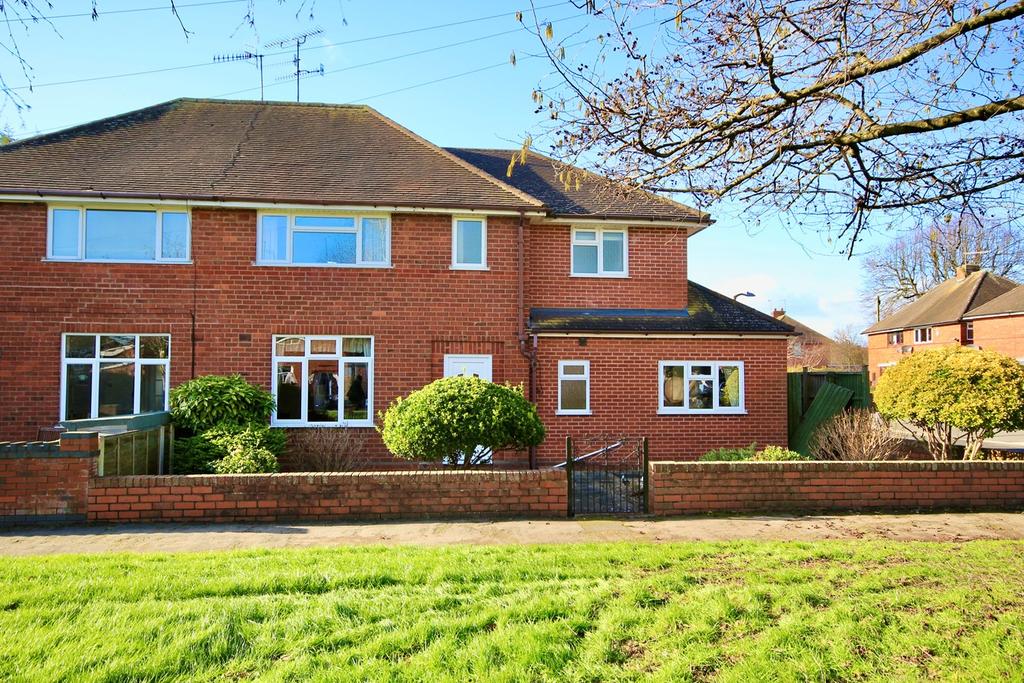 St Annes Road, Claines, Worcester, WR3 4 bed semidetached house £285,000