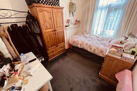1 bedroom in a house share to rent, Bounds Green N11