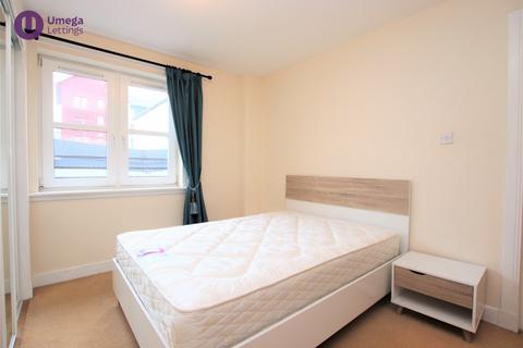 2 bedroom flat to rent, Holyrood Road, Holyrood, Edinburgh, EH8