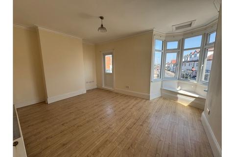 2 bedroom flat to rent, London Road, Leigh on Sea, SS9