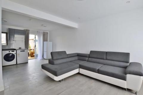 undefined, Slough,  Berkshire,  SL1