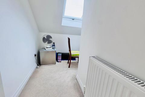 1 bedroom in a house share to rent, Cambridge Gardens  N21