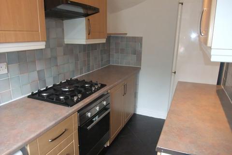 2 bedroom end of terrace house to rent, Fixby Avenue, Pye nest, Halifax HX2