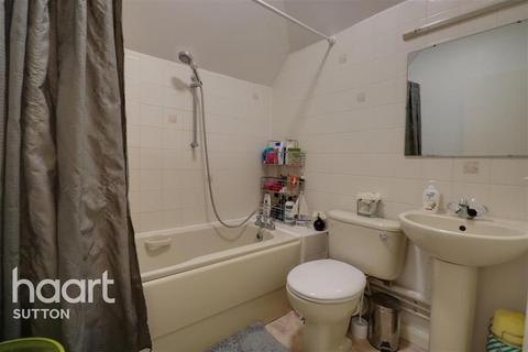 2 bedroom flat to rent, Cedar Road, SM2