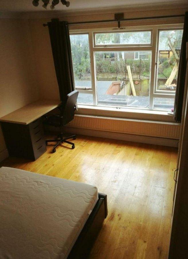 Grand-walk-solebay-street-e1-4pj-895942