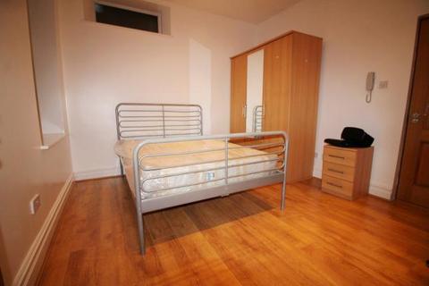 1 bedroom in a house share to rent, Church Street, Edmonton N9