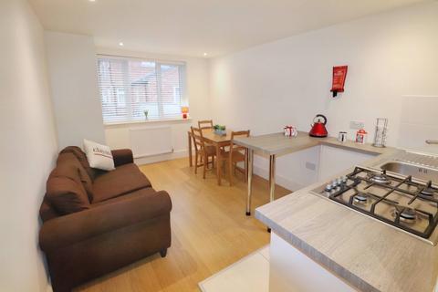 2 bedroom house share to rent, Gray Street, Northampton NN1
