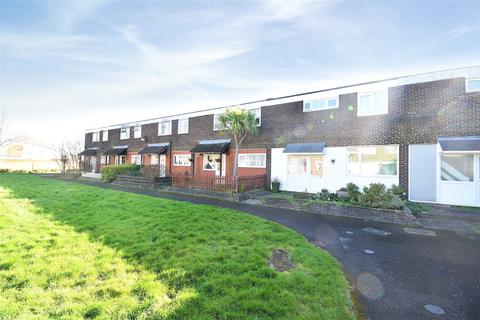 3 bedroom terraced house to rent, Kingsley Road, Farnborough, Hampshire, GU14