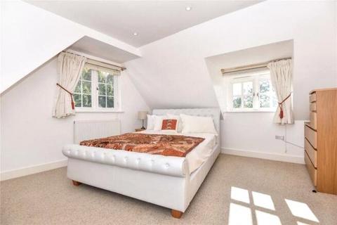 3 bedroom maisonette to rent, Ray Mill Inn, Boulters Lock Island, Maidenhead, Berkshire, SL6