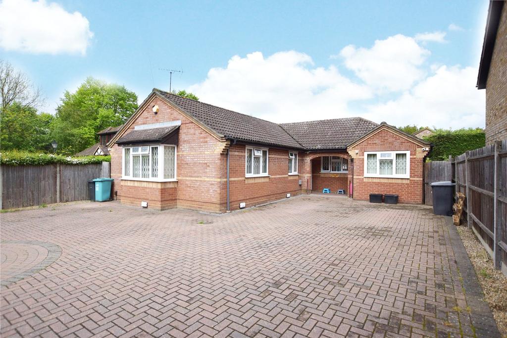 Reading Road, Winnersh, Wokingham, Berkshire, RG41 4 bed bungalow £