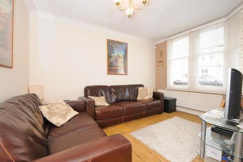 2 bedroom terraced house to rent, Kings Road,  Reading,  RG4