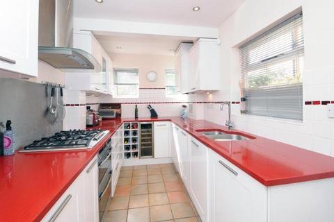 2 bedroom terraced house to rent, Kings Road,  Reading,  RG4
