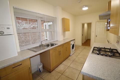 3 bedroom terraced house to rent, Perry Street, Northampton NN1