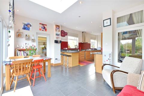 3 bedroom semi-detached house to rent, Chatsworth Road, London