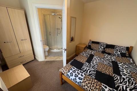 1 bedroom in a house share to rent, Holly Bank, Room DFX