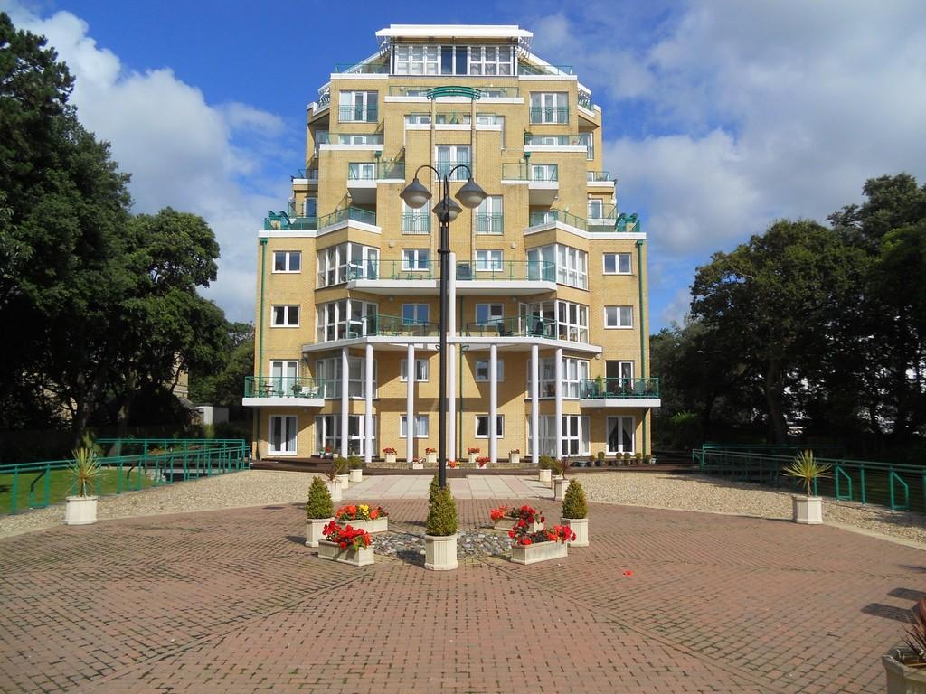Manor Road, Bournemouth 2 bed apartment to rent £1,400 pcm (£323 pw)