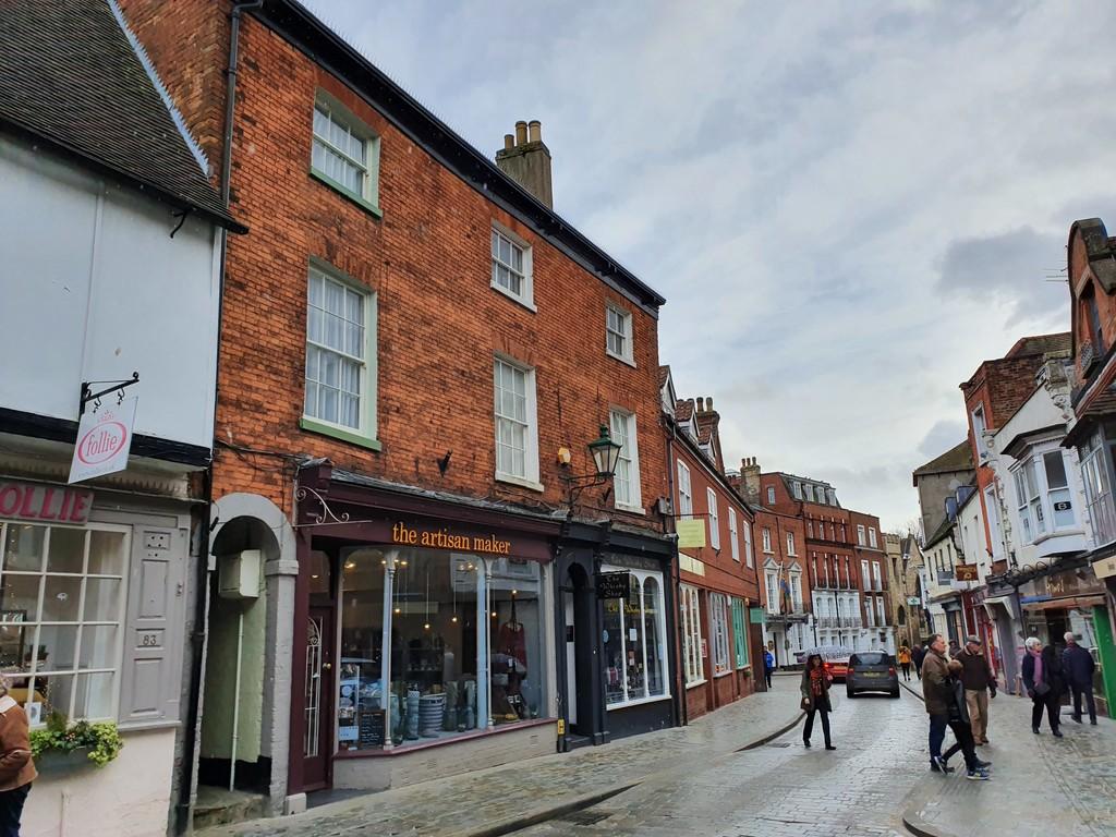 Bailgate, Lincoln 2 bed townhouse £595 pcm (£137 pw)