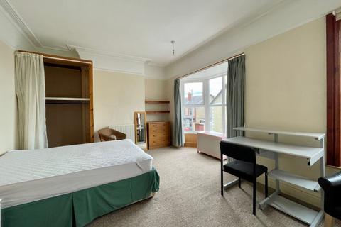 4 bedroom terraced house to rent, Friars Avenue., Bangor, Gwynedd, LL57