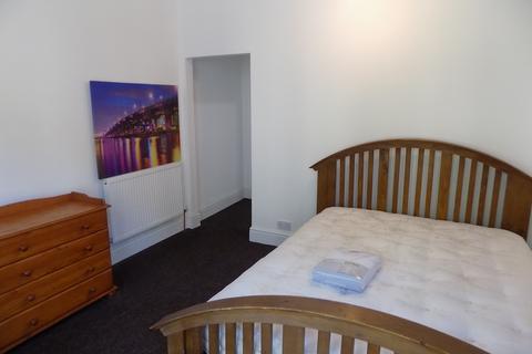 1 bedroom detached house to rent, High Street, Bangor, Gwynedd, LL57