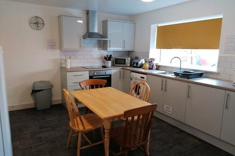 3 bedroom semi-detached house to rent, Orme Road, Bangor, LL57