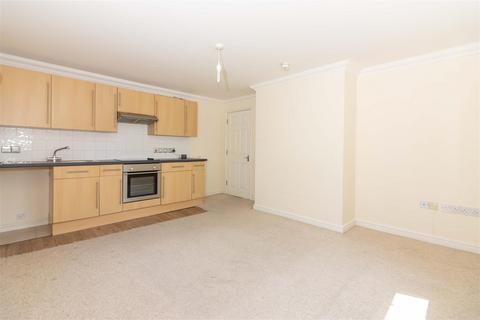 2 bedroom flat to rent, Walnut Tree Court, Bulkington Avenue, Worthing