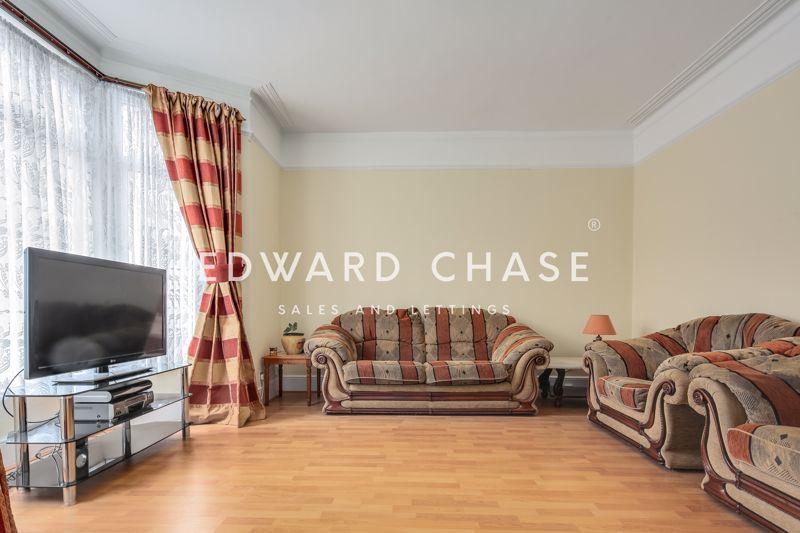 Kinfauns Road, Goodmayes, IG3 3 bed terraced house £1,599 pcm (£369 pw)