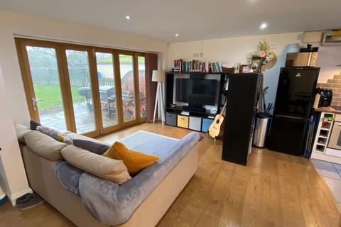 2 bedroom property to rent - Wood Lane, Fairfield, Bromsgrove