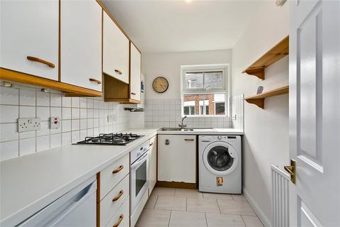 undefined, London Road, Twickenham, TW1