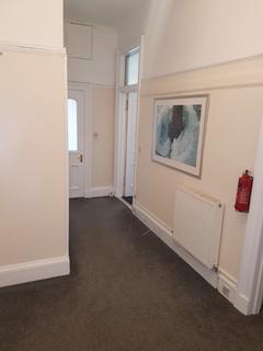 4 bedroom flat to rent, Polwarth Gardens, Polwarth, Edinburgh, EH11