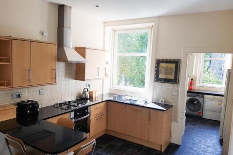 4 bedroom flat to rent, Polwarth Gardens, Polwarth, Edinburgh, EH11