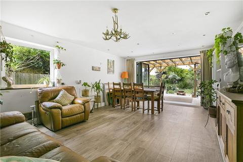 63 Heathside, Hounslow, TW4 5NJ