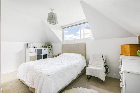 63 Heathside, Hounslow, TW4 5NJ