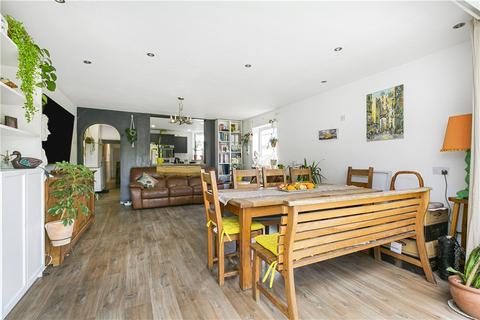 63 Heathside, Hounslow, TW4 5NJ