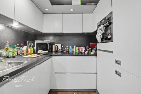 2 bedroom apartment to rent, Trevithick Way, London