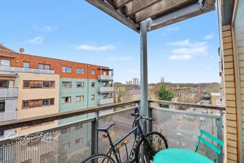 2 bedroom apartment to rent, Trevithick Way, London