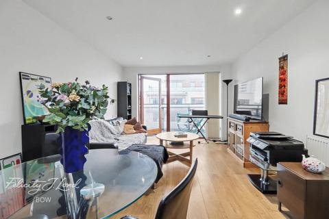 2 bedroom apartment to rent, Trevithick Way, London