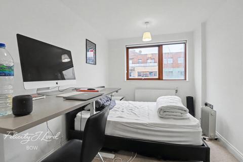 2 bedroom apartment to rent, Trevithick Way, London