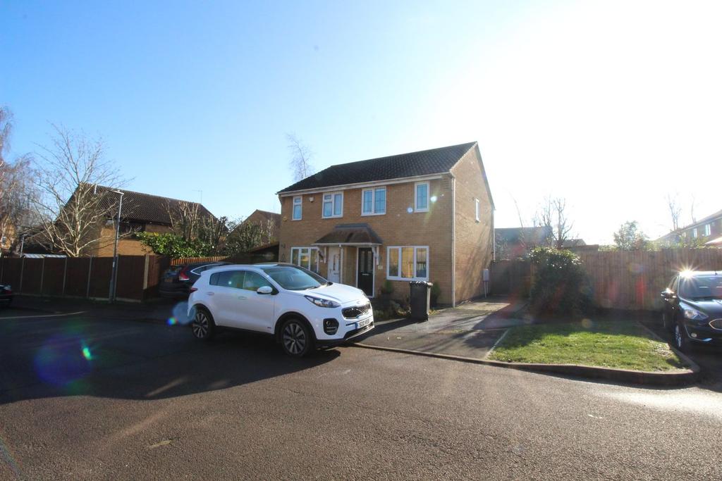 Symonds Road, Hitchin, SG5 2 bed semidetached house £1,100 pcm (£254 pw)