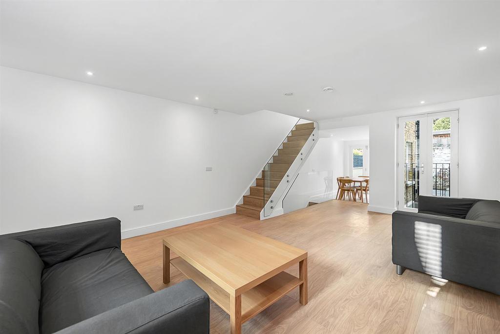Rectory Gardens, Clapham, London 3 bed house £3,012 pcm (£695 pw)