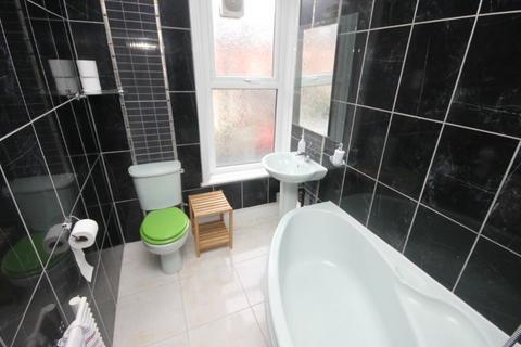 6 bedroom terraced house to rent, Delph Mount, Leeds, LS6