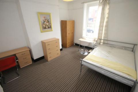 6 bedroom terraced house to rent, Delph Mount, Leeds, LS6