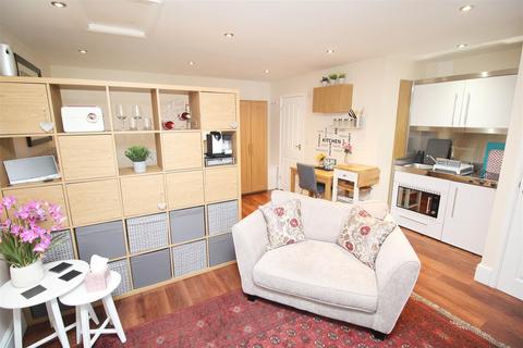 Studio to rent, Castlesteads, Bancroft, Milton Keynes