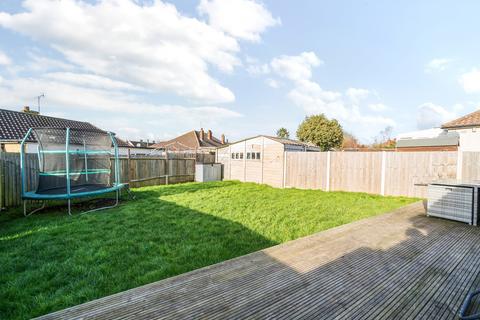 2 bedroom bungalow for sale, The Crescent, Surrey RH6