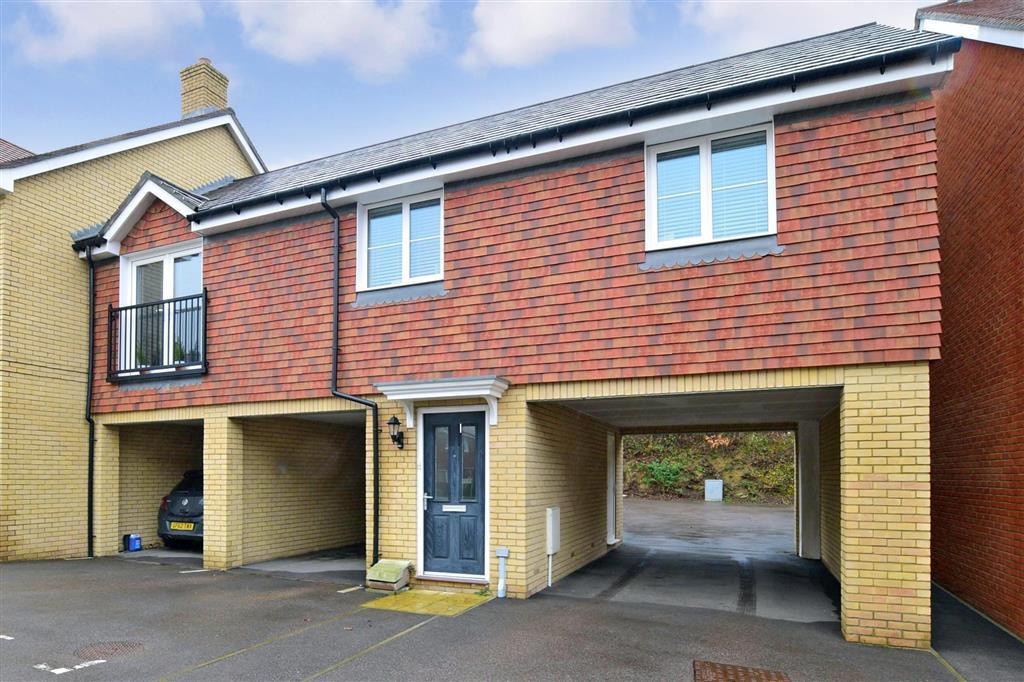 Hazelbourne Avenue, Platt, Sevenoaks, Kent 2 bed coach house £260,000