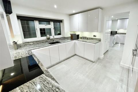 8 Wakerfield Close, Hornchurch, RM11 2TH
