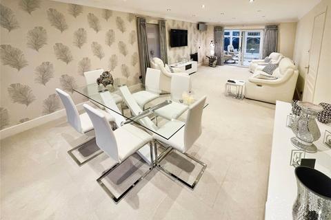 8 Wakerfield Close, Hornchurch, RM11 2TH