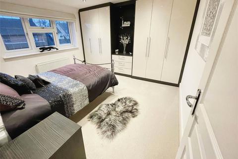 8 Wakerfield Close, Hornchurch, RM11 2TH