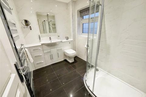 8 Wakerfield Close, Hornchurch, RM11 2TH